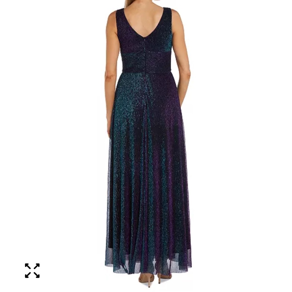 NWT R&M Richard’s Shimmering Women's V-Neck Sleeveless Fit & Flare Gown Size 22W - Picture 2 of 15